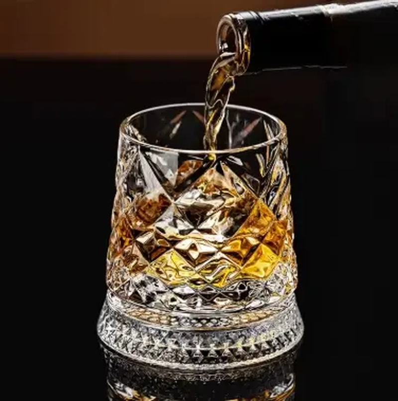 Rotating Whiskey Glass Crystal Whiskey & Rum Glass for Cocktail Parties 360° Rotating Base Premium Crystal Elegant Modern Design Comfortable Grip Stable Spin Versatile Drinkware