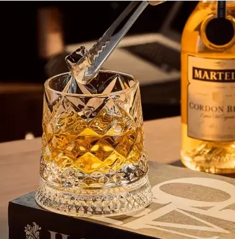 Rotating Whiskey Glass Crystal Whiskey & Rum Glass for Cocktail Parties 360° Rotating Base Premium Crystal Elegant Modern Design Comfortable Grip Stable Spin Versatile Drinkware